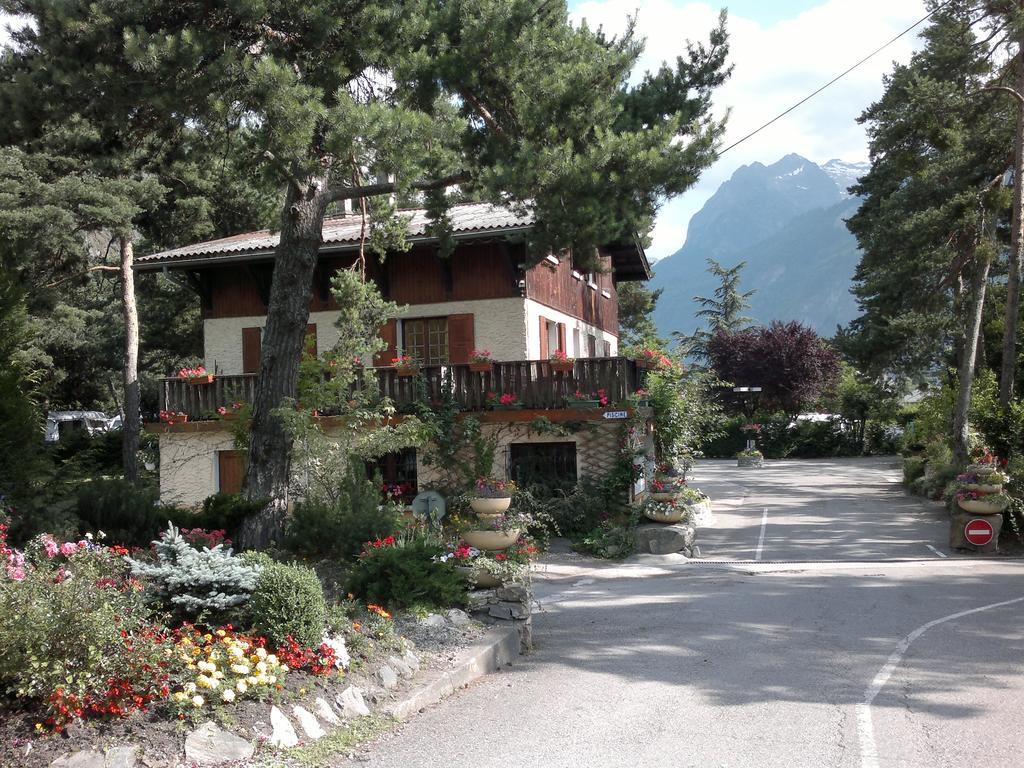 Camping La Cascade Villa Le Bourg-dʼOisans Exteriör bild