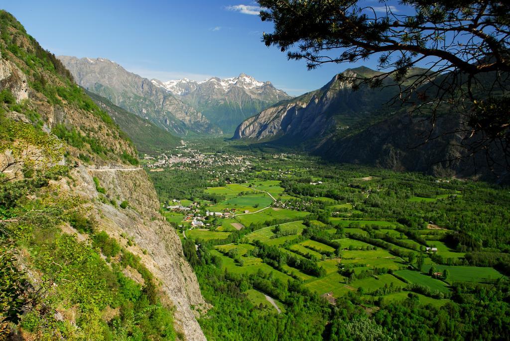 Camping La Cascade Villa Le Bourg-dʼOisans Exteriör bild